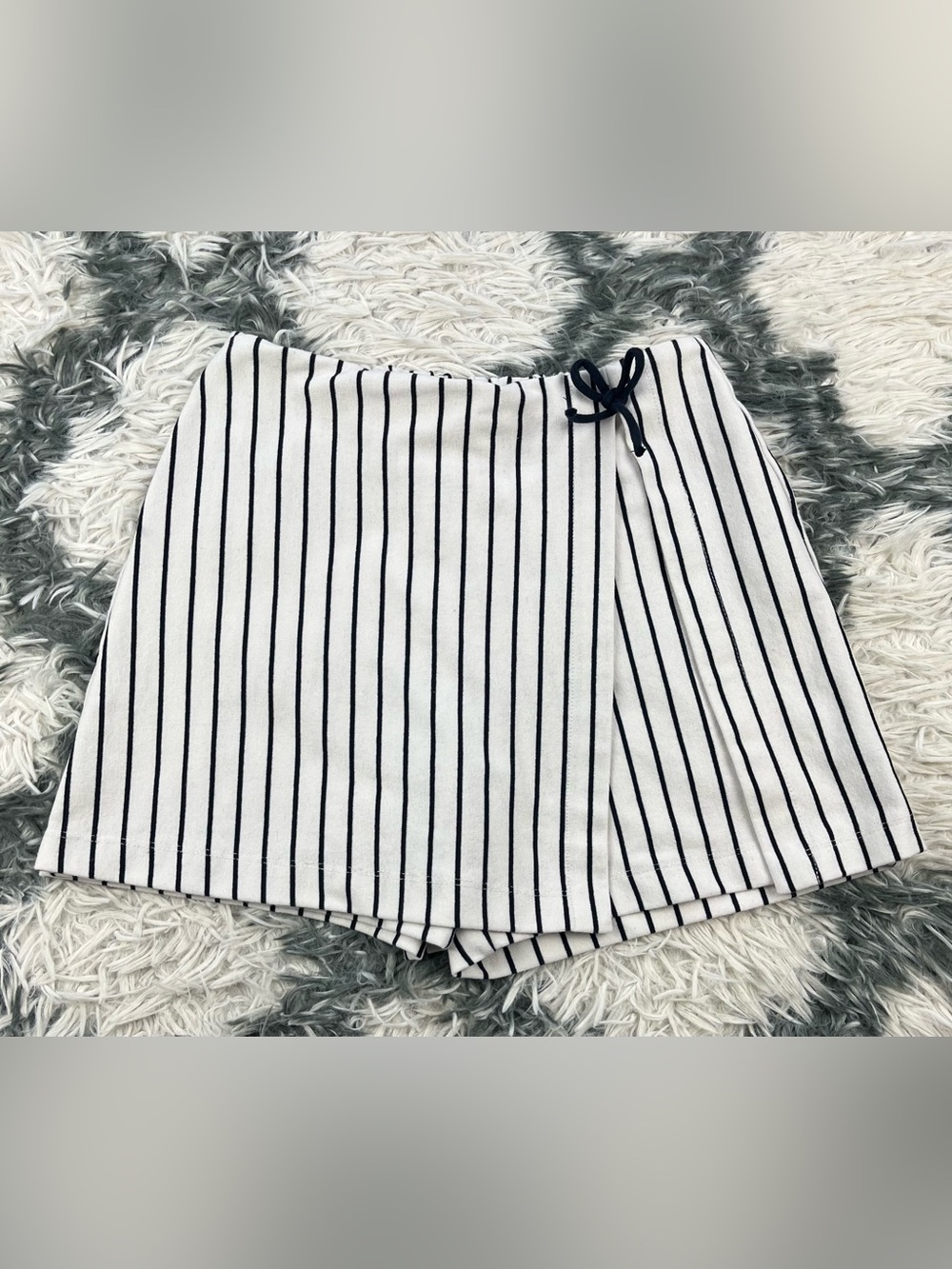 Zara Girls Ivory Blue Striped Short Size 13-14yrs